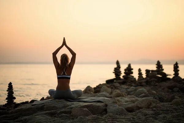 Back View Woman Hands Head Meditating Rocky Beach Sunset Copy — ストック写真