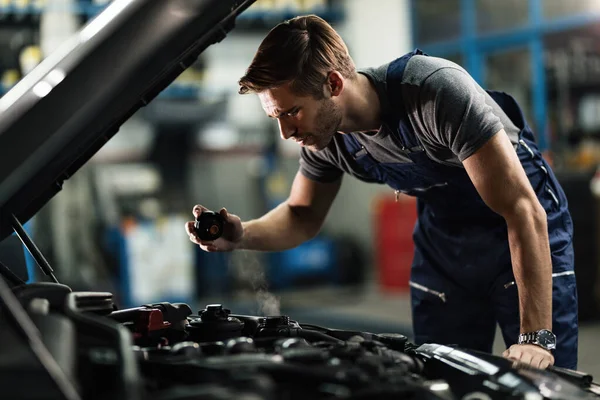 Young Auto Mechanic Checking Overheated Car Coolant System Auto Repair — Fotografia de Stock