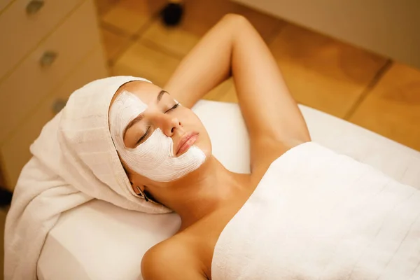 Young Woman White Facial Mask Relaxing Eyes Closed Beauty Spa — 图库照片