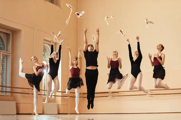 Large Group Ballet Dancers Having Fun While Jumping Throwing Ballet — Foto Stock