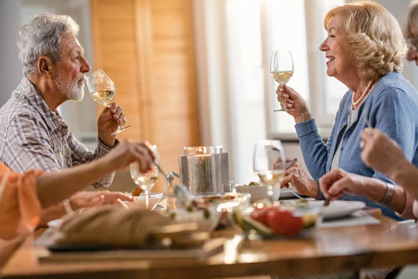 Happy Mature Couple Having Lunch Friends Communicating While Drinking Wine — Zdjęcie stockowe