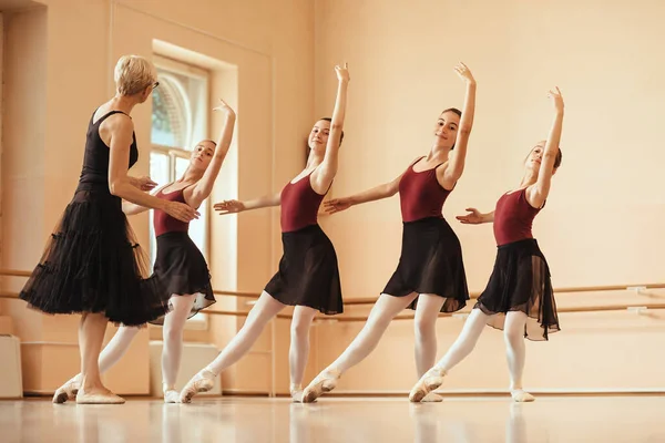 Group Smiling Ballerinas Having Rehearsal Ballet Instructor Dance Studio — Stock Photo, Image