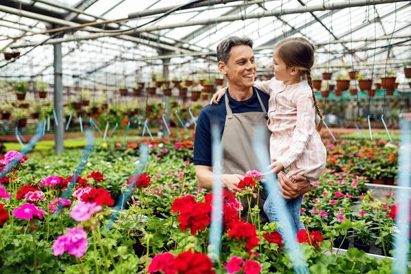 Happy Father Communicating His Daughter While Taking Care Flowers Plant — Fotografia de Stock