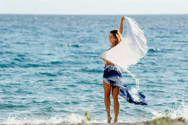 Young Happy Woman Shawl Having Fun Beach Summer Vacation — ストック写真