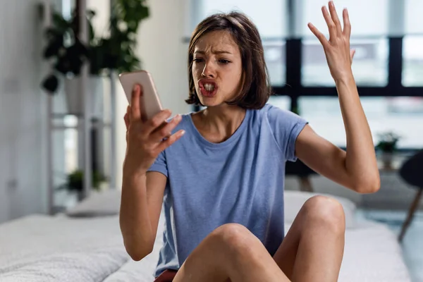 Young Woman Feeling Stressed Out Shouting Her Phone While Reading — Stock Photo, Image