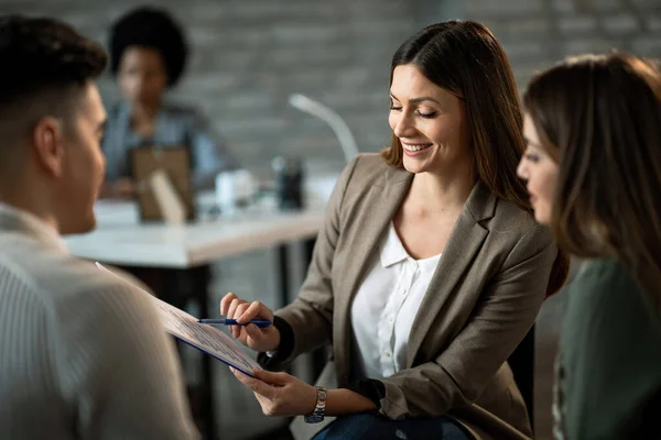 Happy Financial Advisor Going Paperwork Young Couple Meeting Office — Fotografia de Stock