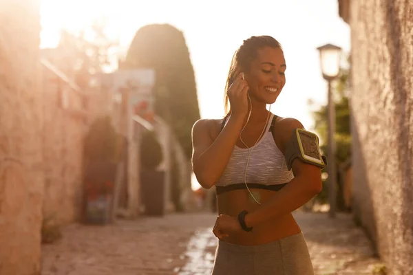 Happy Sportswoman Doing Stretching Exercise Her Eyes Closed City — ストック写真