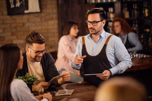 Waiter Using Touchpad While Taking Order Young Couple Bar — Foto de Stock