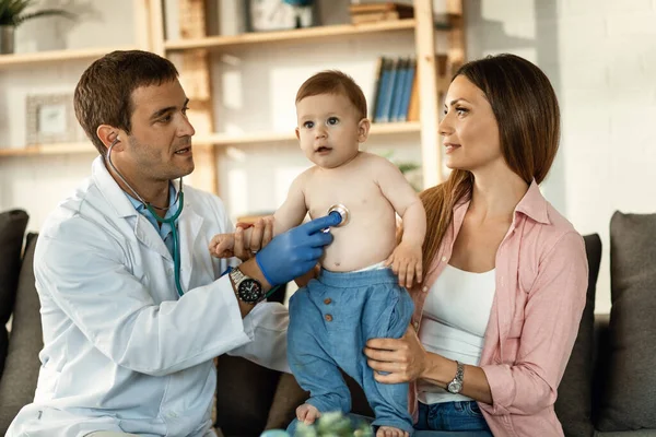Mid Adult Pediactrician Stethoscope Examining Small Boy Home Visit — Fotografia de Stock