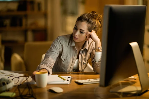 Young Displeased Woman Thinking While Drinking Tea Working Computer Night — Foto de Stock