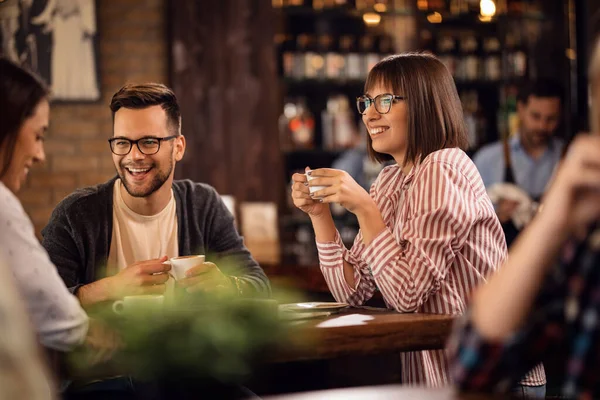 Happy Friends Enjoying Conversation While Drinking Coffee Relaxing Cafe — Foto de Stock