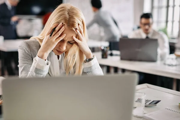 Stressed Businesswoman Has Strong Headache While Working Her Desk Office — Foto de Stock