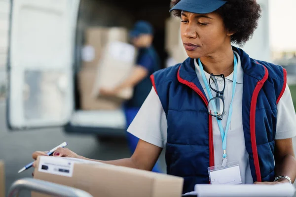 African American Worker Organizing Delivering Schedule Checking Boxes Delivery Her — Stock Fotó