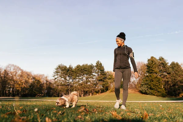 Happy African American Athletic Woman Enjoying While Walking Her Dog — Stock Fotó