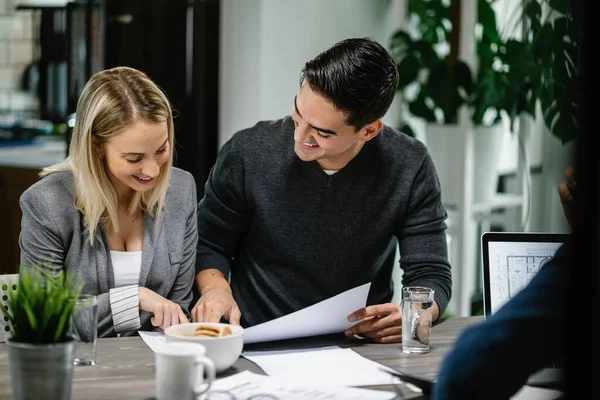 Young Happy Couple Going Housing Project Blueprint Meeting Real Estate — Foto Stock