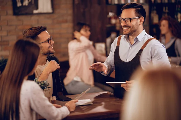 Smiling Waiter Holding Digital Tablet While Taking Order Couple Bar — Stockfoto