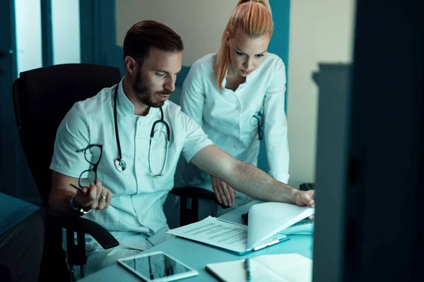 Two Doctors Cooperating While Analyzing Medical Data Patient Hospital — Foto de Stock