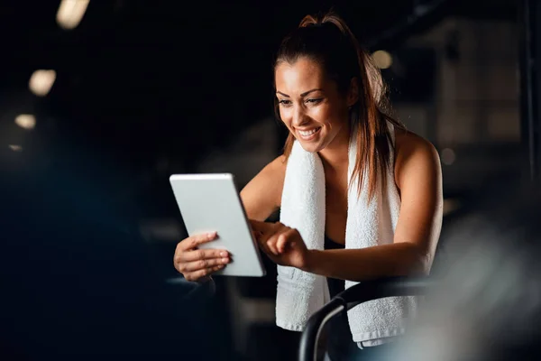 Happy Sportswoman Making Her Exercise Plan Digital Tablet While Having —  Fotos de Stock