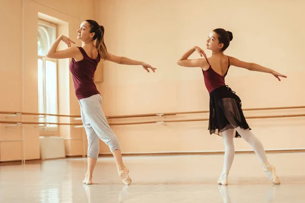 Ballerina Her Instructor Dancing While Rehearsing Ballet Studio — Foto de Stock