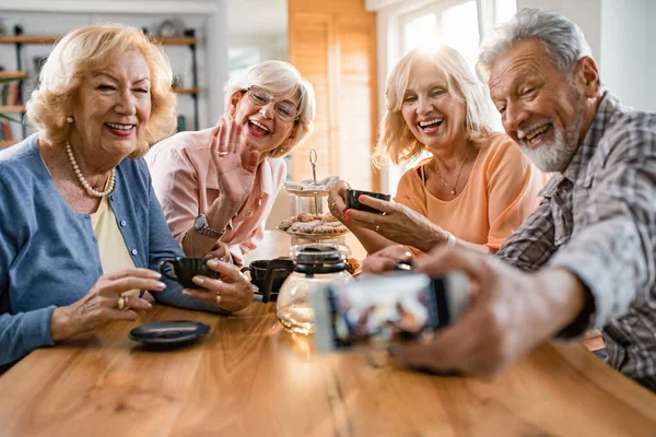 Group Happy Seniors Using Smart Phone Taking Selfie While Drinking — Photo