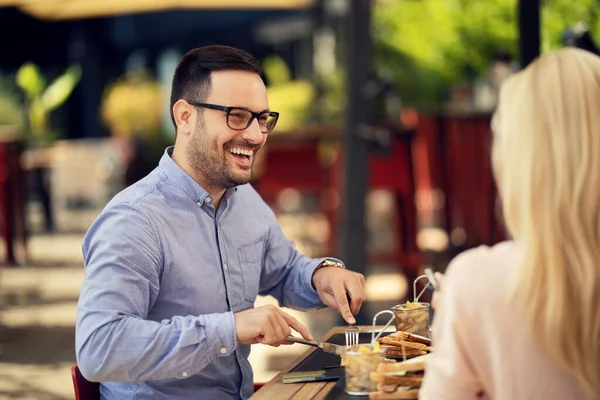 Happy Couple Having Lunch Together Communicating Focus Man — Stockfoto