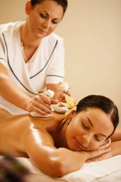 Young Woman Having Back Massage Thai Herbal Balls Spa Treatment — 图库照片