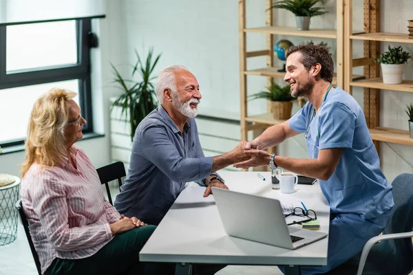 Happy Male Doctor Shaking Hands Senior Man Who Came Medical — Fotografia de Stock