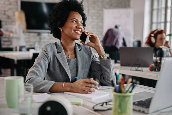 Happy African American Entrepreneur Working Office Communicating Someone Cell Phone — Foto de Stock