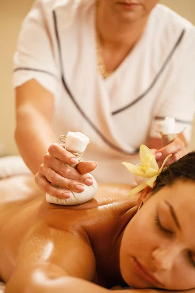 Close Woman Receiving Back Massage Thai Herbal Compress Spa — Foto de Stock