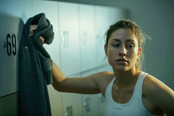 Sweaty Sportswoman Towel Feeling Exhausted Taking Break Gym Dressing Room — Foto de Stock