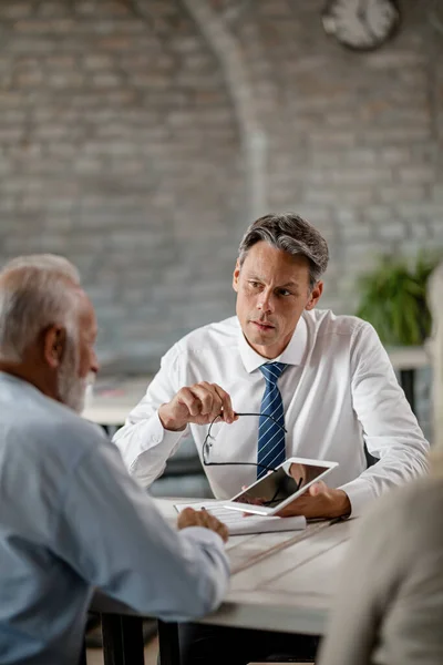 Insurance Agent Communicating Senior Clients While Showing Something Touchpad Meeting — Fotografia de Stock