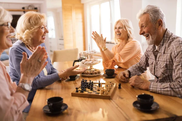 Group Mature People Having Fun While Talking Chess Game Home — Fotografia de Stock