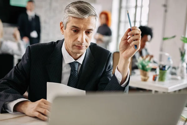 Pensive Businessman Working Computer Office Desk His Colleagues Background — Stock Fotó