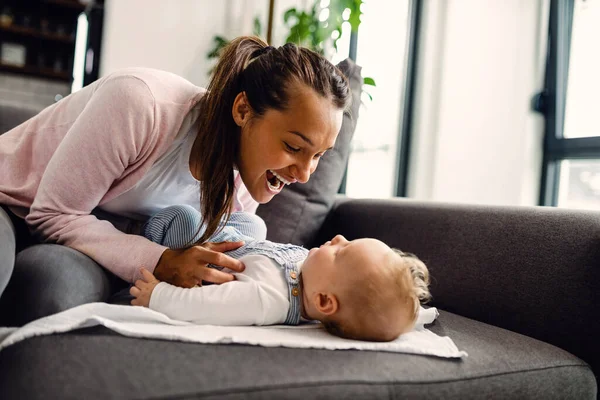 Young Happy Mother Her Baby Boy Having Sofa Home — Fotografia de Stock