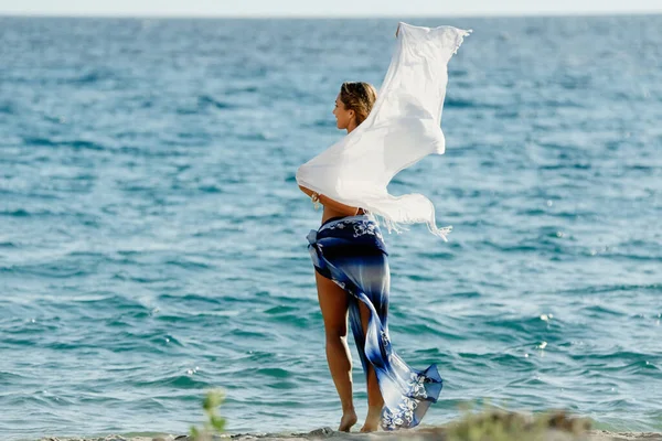 Back View Carefree Woman Enjoying Summer Day While Standing Shawl — Stock Photo, Image