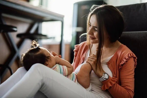 Young Smiling Mother Her Baby Girl Enjoying Time Spending Together — Foto de Stock