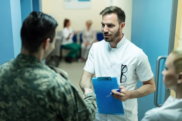 Mid Adult Doctor Military Officer Shaking Hands While Standing Hallway — ストック写真