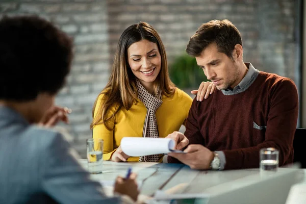 Happy Couple Reading Mortgage Agreement While Having Meeting Real Estate — Foto Stock