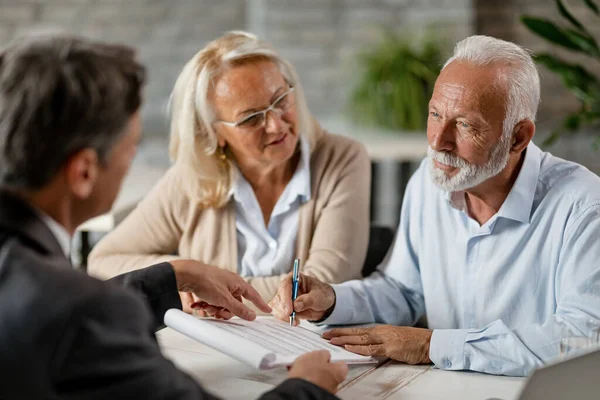 Mature Couple Having Meeting Bank Manager Signing Lease Agreement Office — Foto Stock