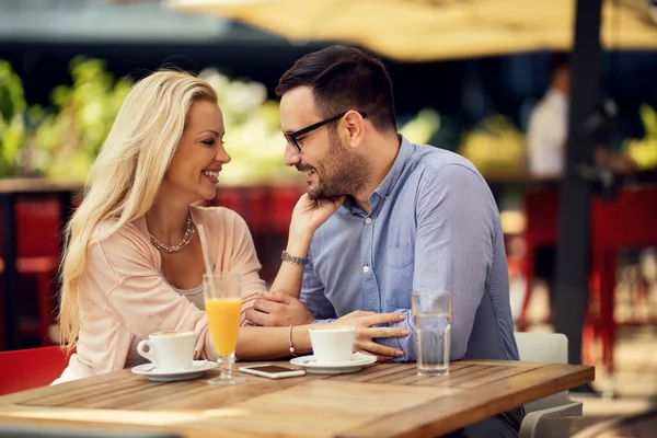 Affectionate Couple Enjoying Love While Being Cafe — Stockfoto