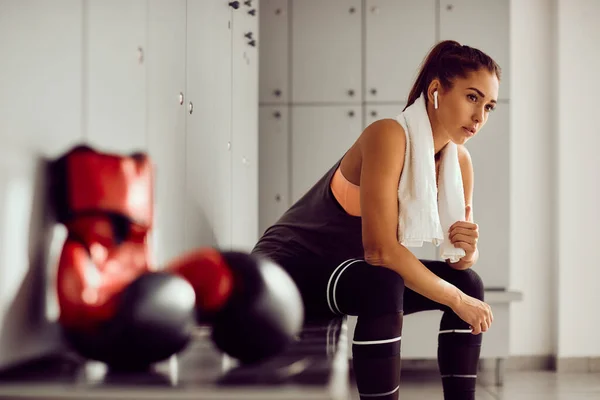 Young Athletic Woman Sitting Locker Room While Preparing Boxing Training — Φωτογραφία Αρχείου