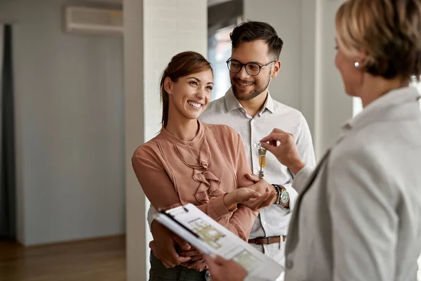 Happy Couple Buying New Home Receiving House Keys Form Real — Stockfoto