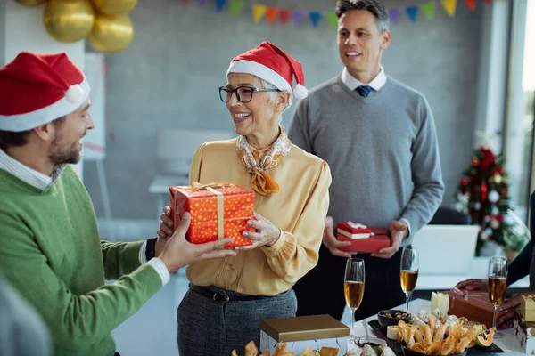 Happy Mature Businesswoman Getting Gift Her Colleagues Christmas Party Office — ストック写真