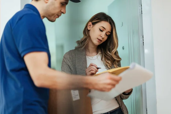 Low Angle View Woman Signing Delivery Man While Standing Doorway — Stockfoto
