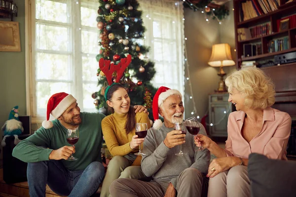 Happy Senior Couple Adult Children Toasting Wine Christmas Home — ストック写真