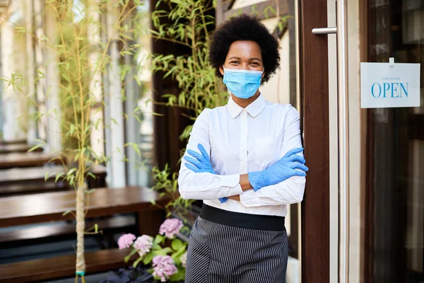 Happy African American Cafe Owner Wearing Protective Face Mask Gloves — Foto Stock