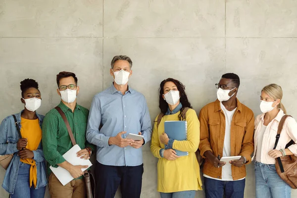 Group University Students Professor Wearing Protective Face Masks While Standing — Foto Stock