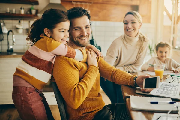 Happy Daughter Embracing Her Father Who Working Home Her Mother — Φωτογραφία Αρχείου