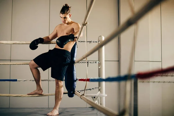 Young Boxer Standing Boxing Corner While Taking Break Workout Gym — Foto de Stock