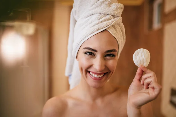 Young Beautiful Woman Holding Cotton Pad Looking Camera Bathroom — Φωτογραφία Αρχείου